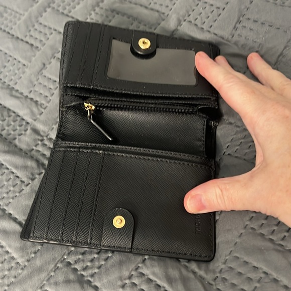Black Michael Kor wallet. used but with no sighs of wear. excellent condition. - Picture 2 of 4